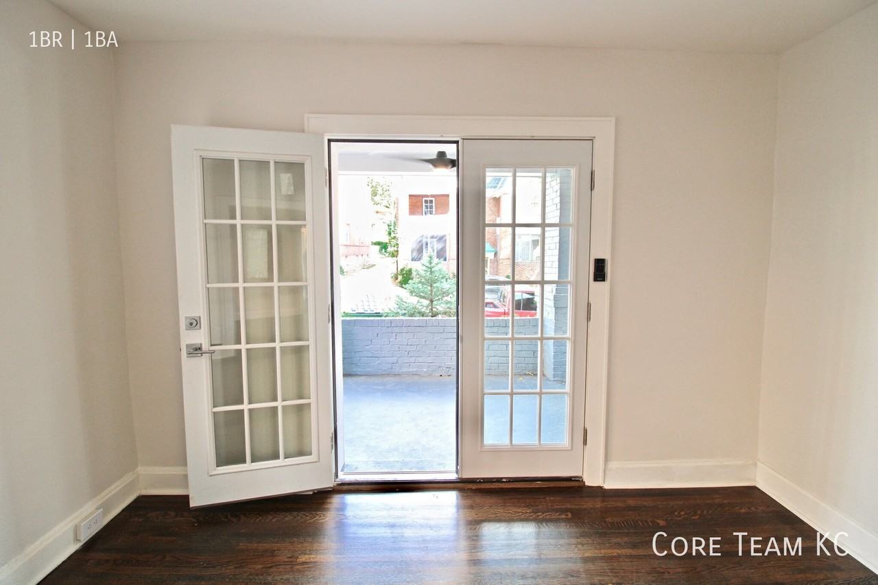 4318 Mercier St #4320-2 - Photo 5 of 15