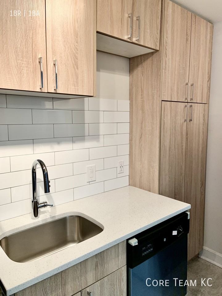 4318 Mercier St #4320-2 - Photo 7 of 15