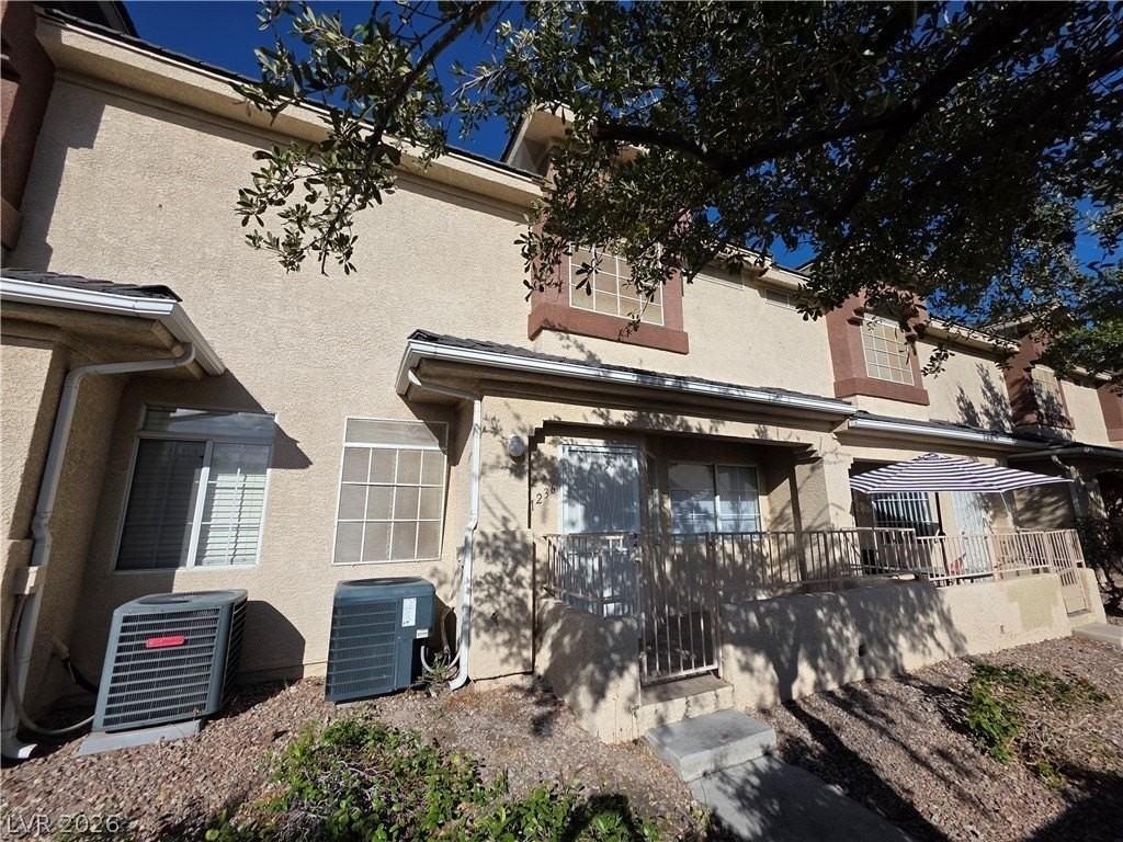 1236 Dusty Creek St - Photo 4 of 32