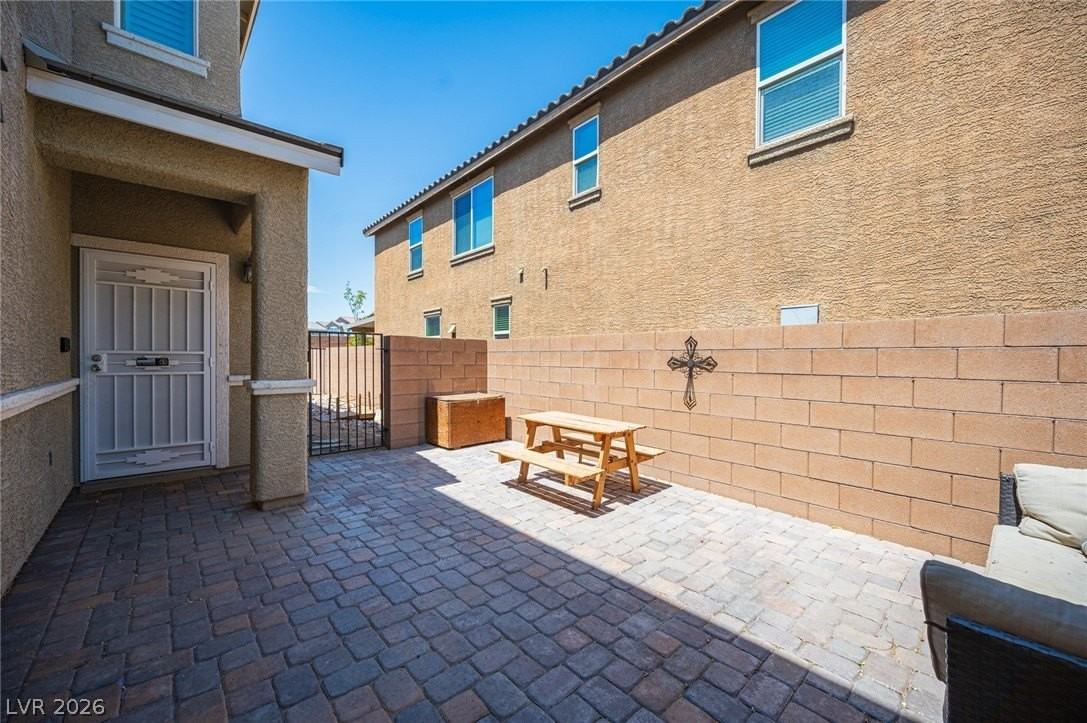 1069 Water Cove St - Photo 4 of 50