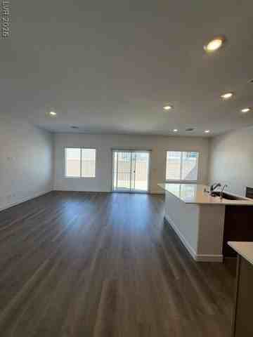 924 Alethea River Ave - Photo 5 of 34