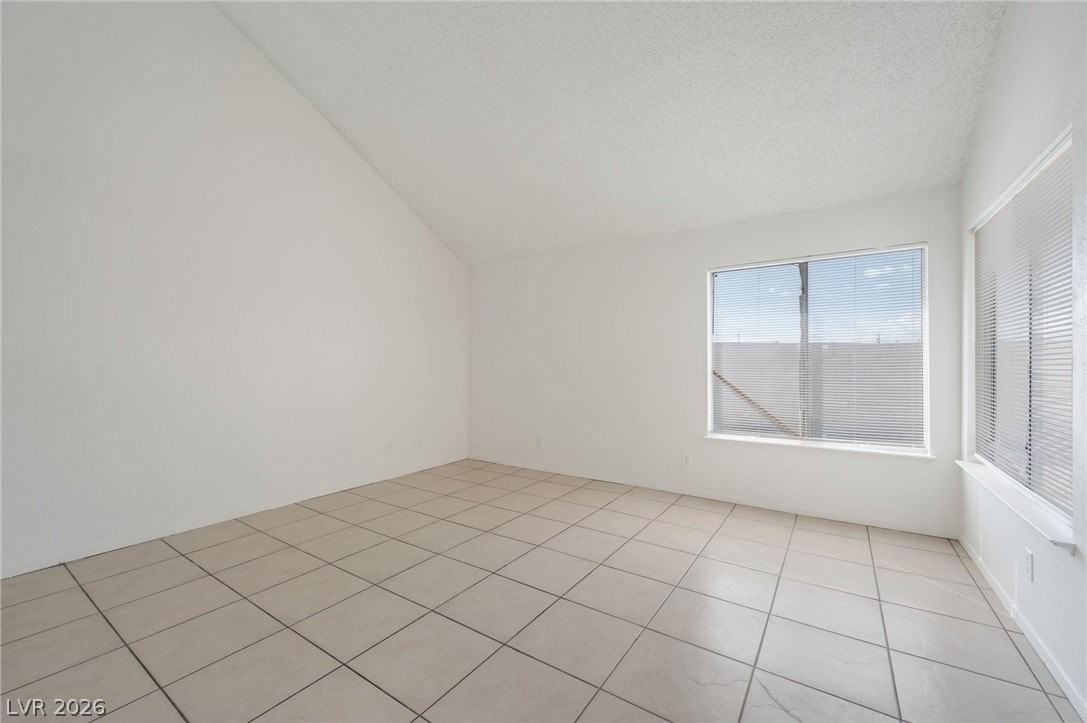 4427 Faberge Ave - Photo 4 of 16
