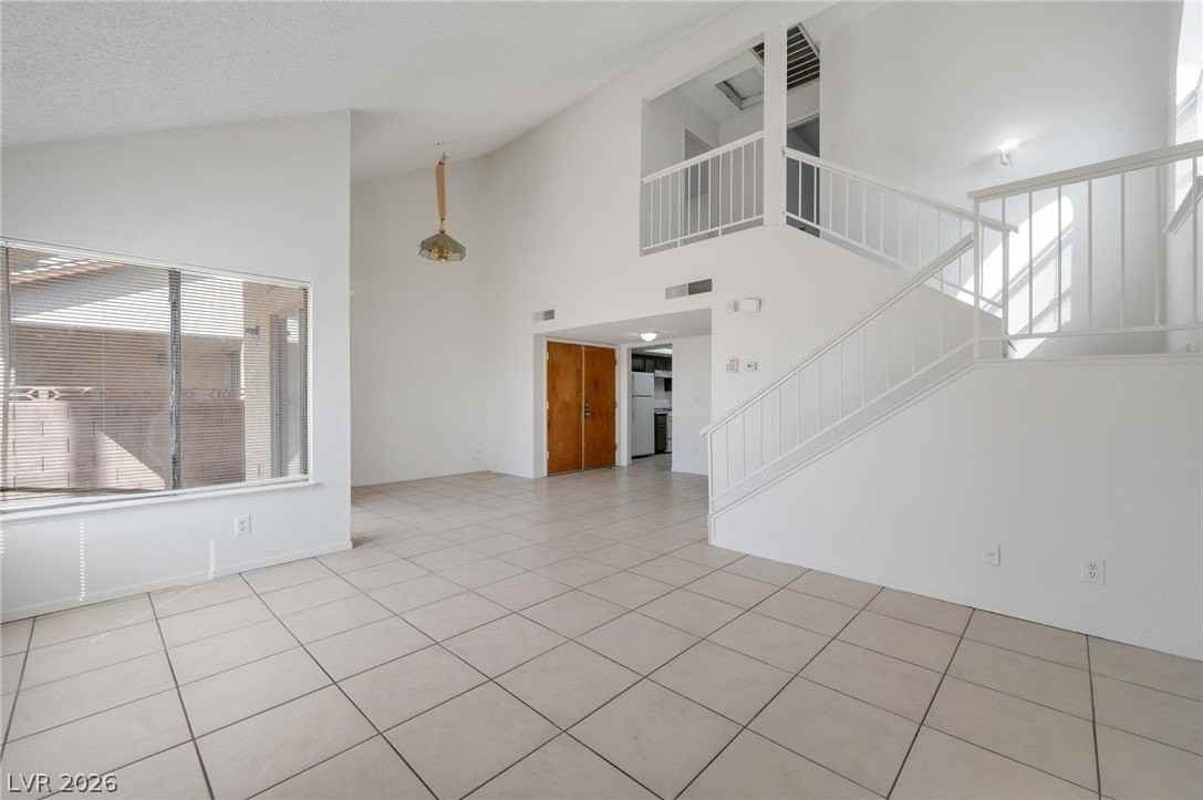 4427 Faberge Ave - Photo 5 of 16