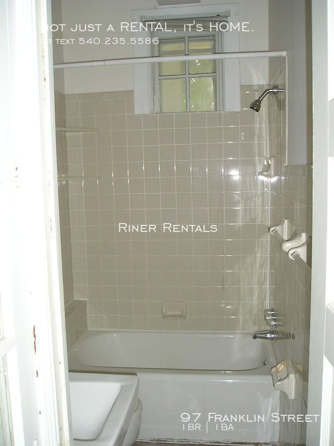 97 Franklin St - Photo 5 of 9