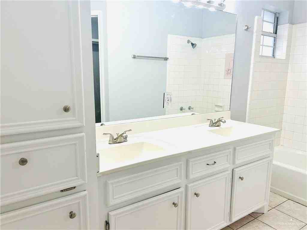 1004 Liz Rios Dr - Photo 7 of 15