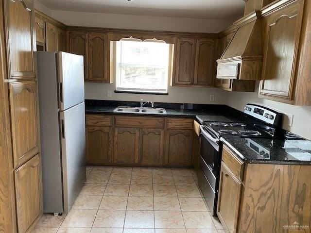 704 S Dfw Dr - Photo 2 of 11