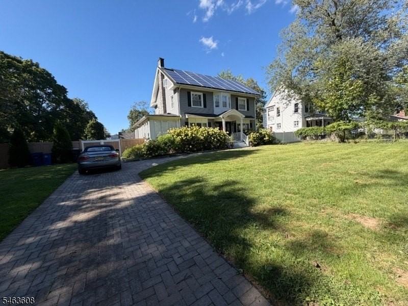 652 W 8th St - Photo 2 of 10