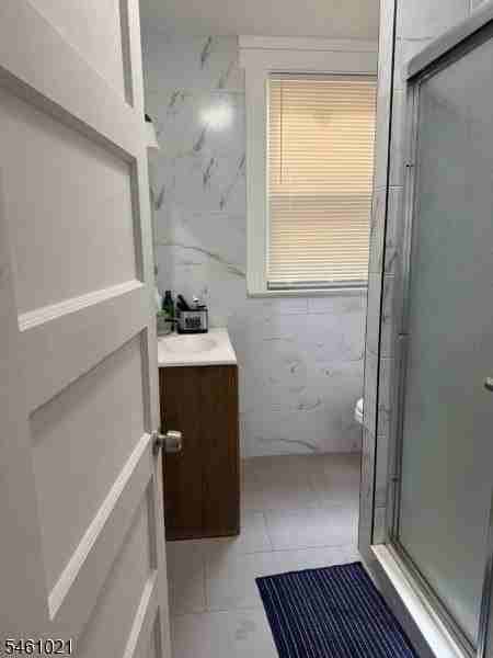 588 Monroe Ave - Photo 4 of 8