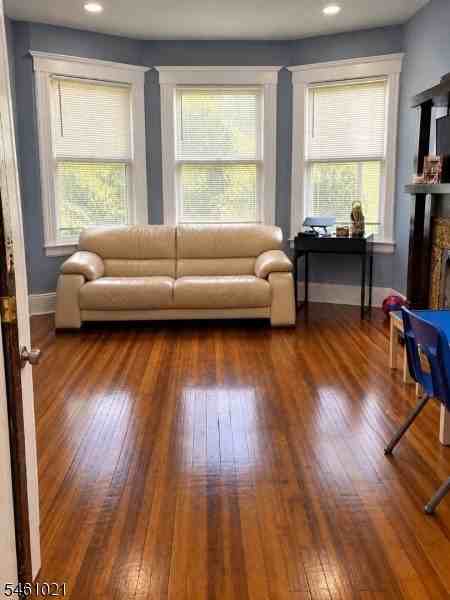 588 Monroe Ave - Photo 6 of 8