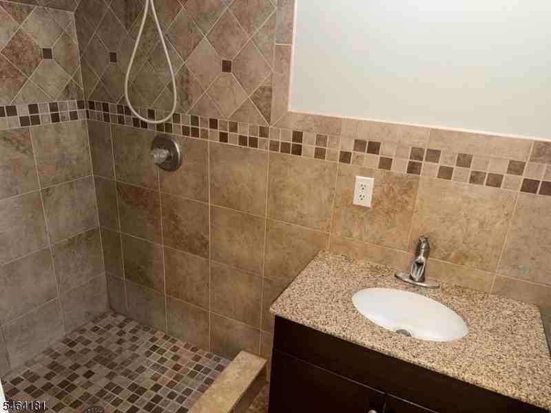 91 Royal Ave #1R - Photo 2 of 9