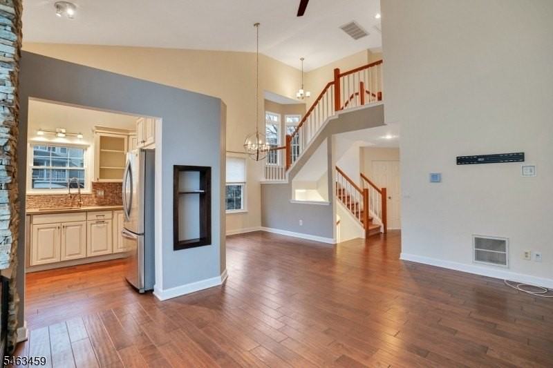 1606 Windsor Ct - Photo 2 of 17