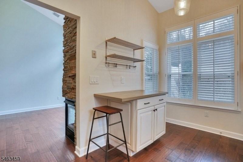 1606 Windsor Ct - Photo 6 of 17