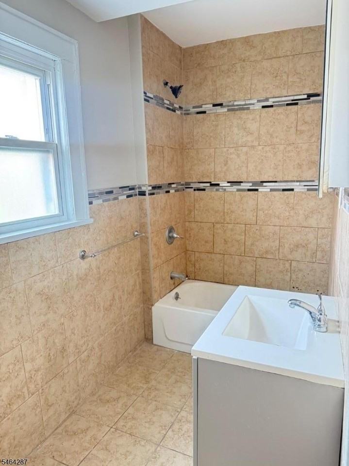 14 43rd St #1 - Photo 2 of 9