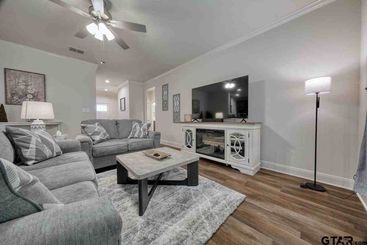 6111 Hamilton Meadows Way - Photo 6 of 40