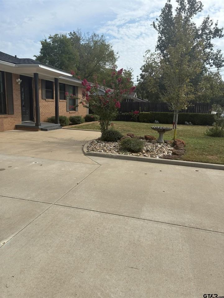 800 S Palmer Ave - Photo 2 of 24