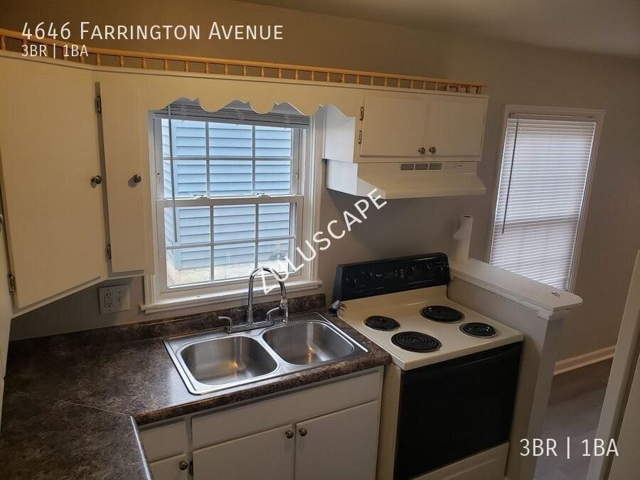 4646 Farrington Ave - Photo 4 of 11