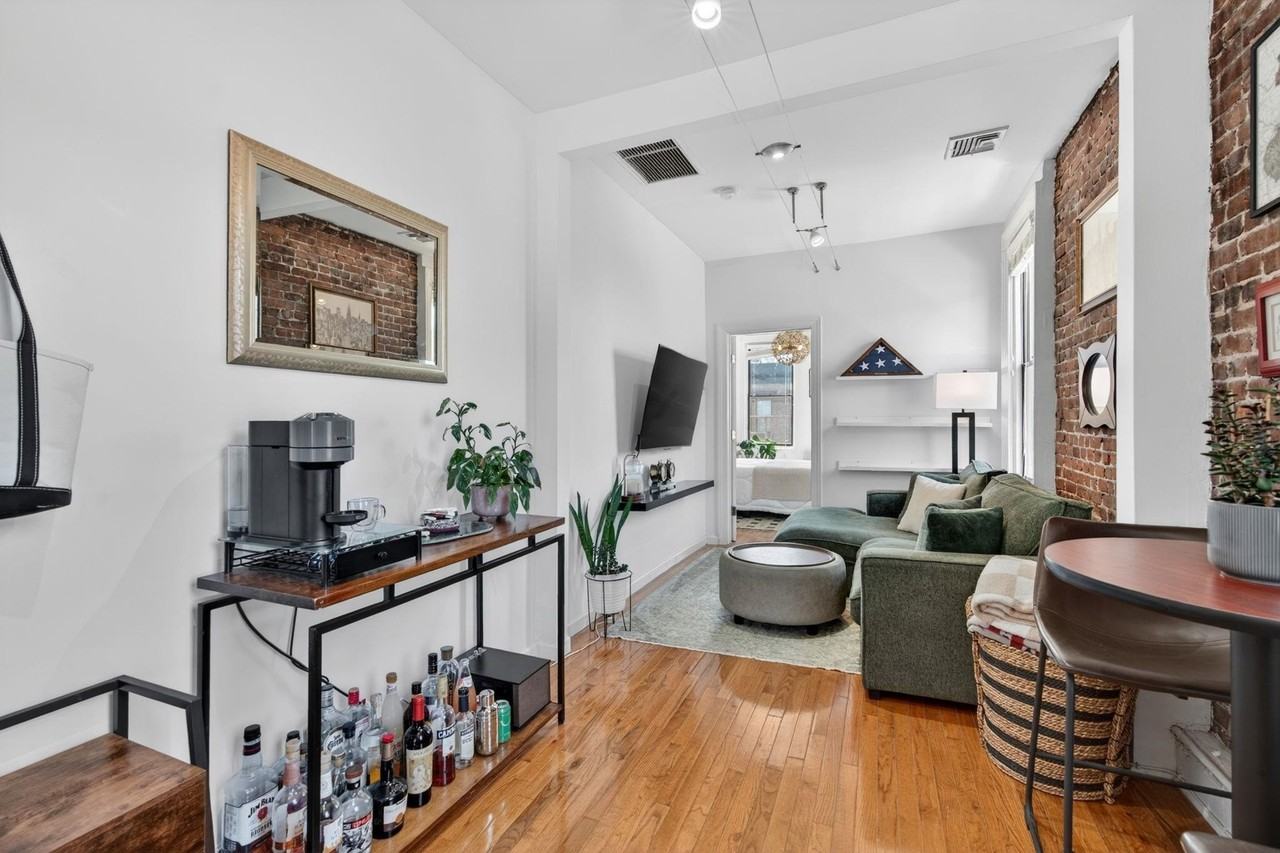 133 Madison St #4L - Photo 2 of 17