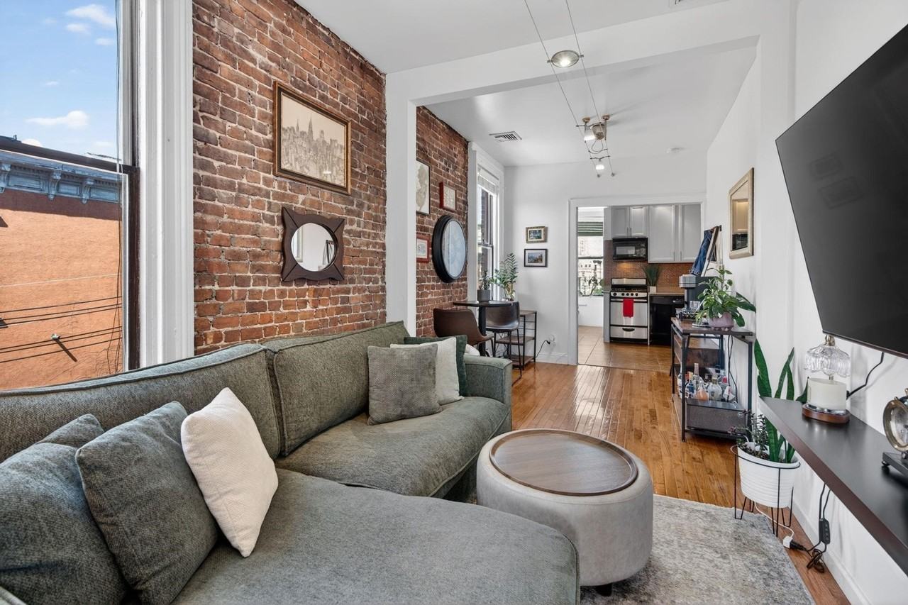 133 Madison St #4L - Photo 3 of 17