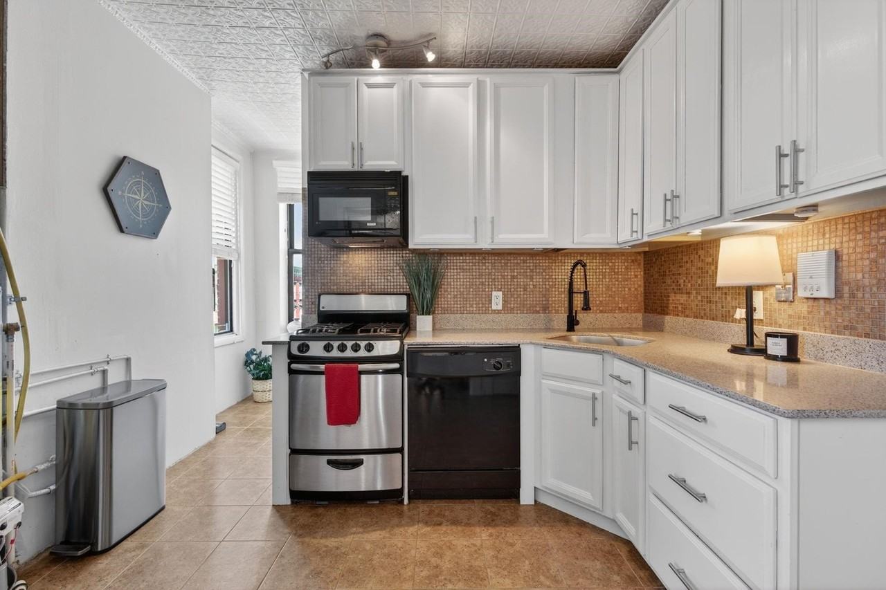 133 Madison St #4L - Photo 5 of 17