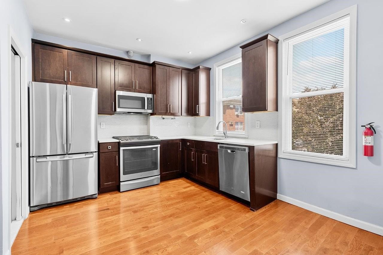 307 Henry St #2 - Photo 4 of 14