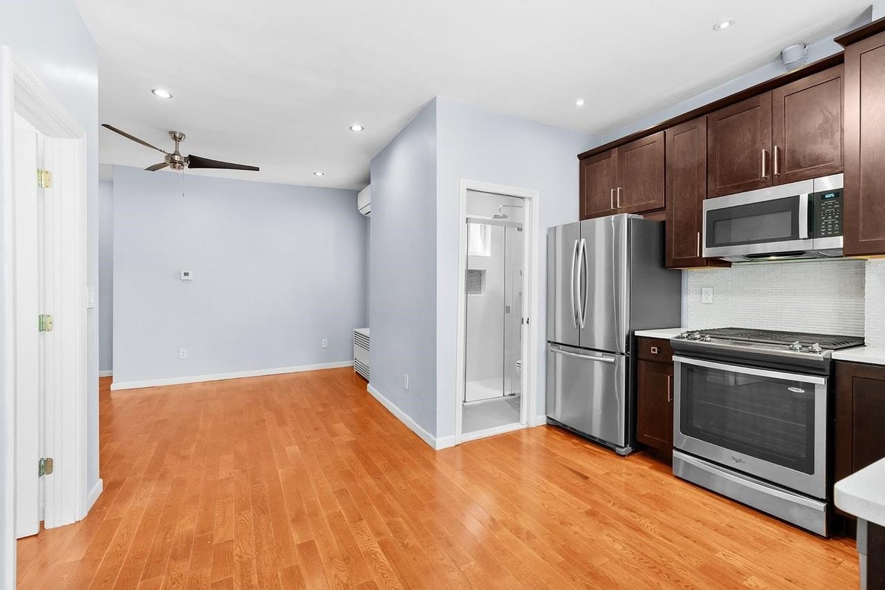307 Henry St #2 - Photo 5 of 14