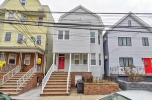featured image of 121 W 19th St #2F