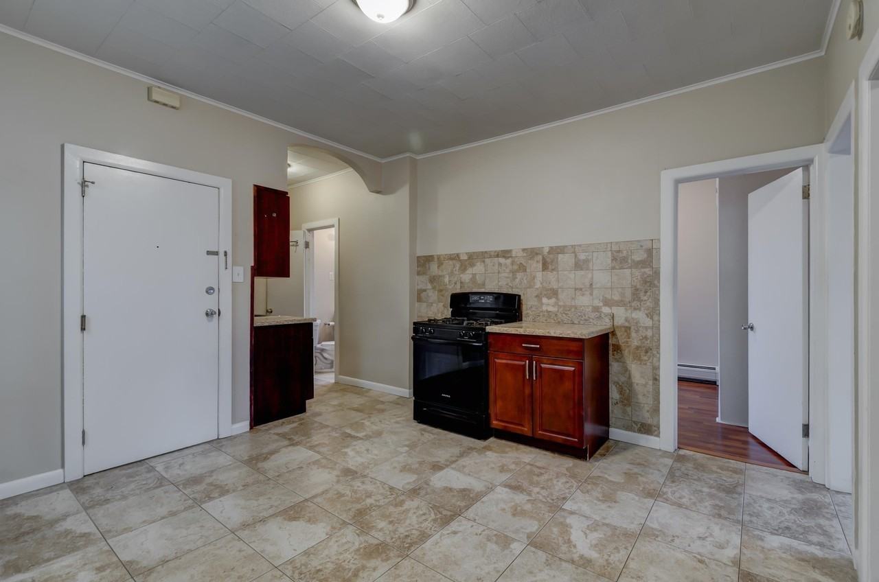 121 W 19th St - Photo 2 of 13