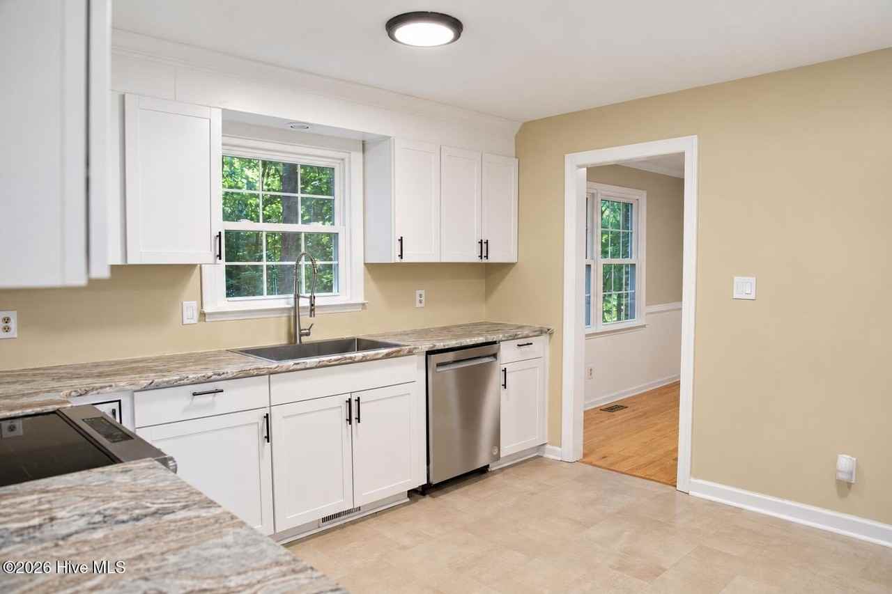 110 Stornoway Dr - Photo 6 of 20