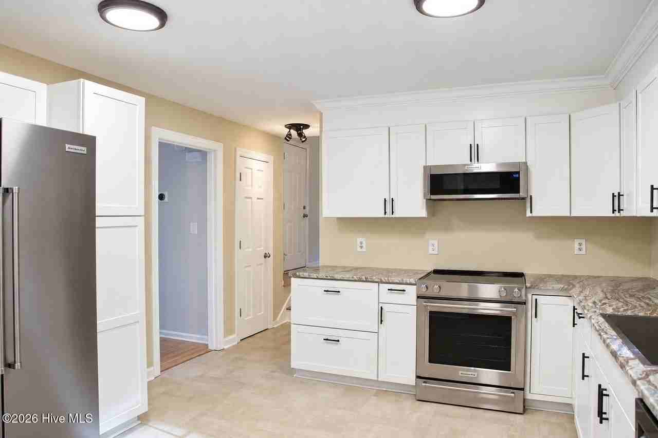110 Stornoway Dr - Photo 7 of 20
