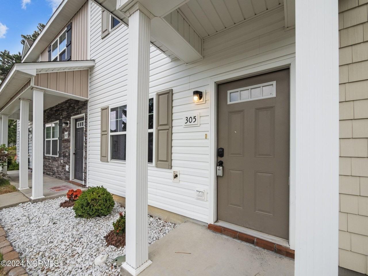 305 Justice Farm Dr - Photo 2 of 29