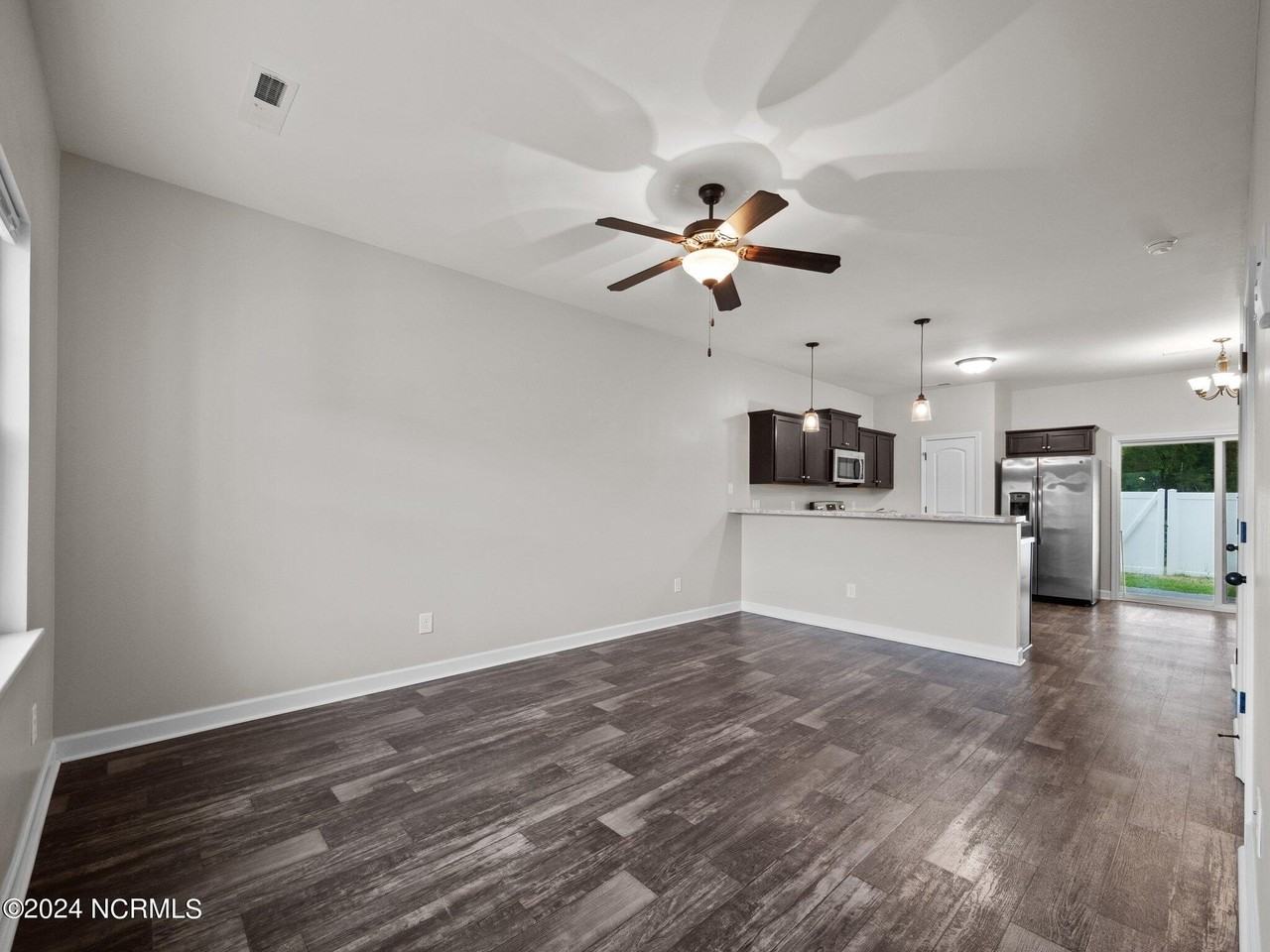 305 Justice Farm Dr - Photo 4 of 29