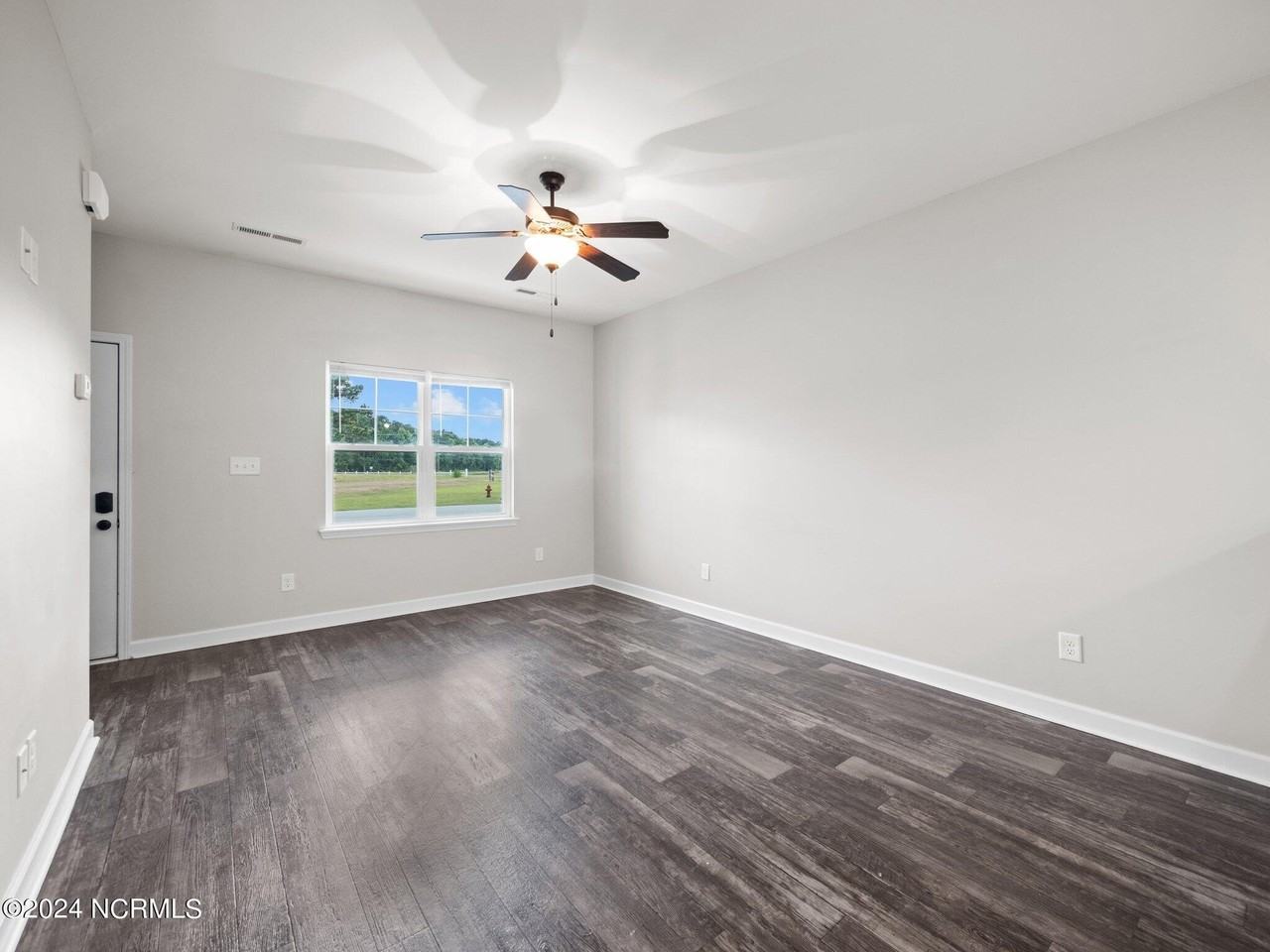 305 Justice Farm Dr - Photo 5 of 29