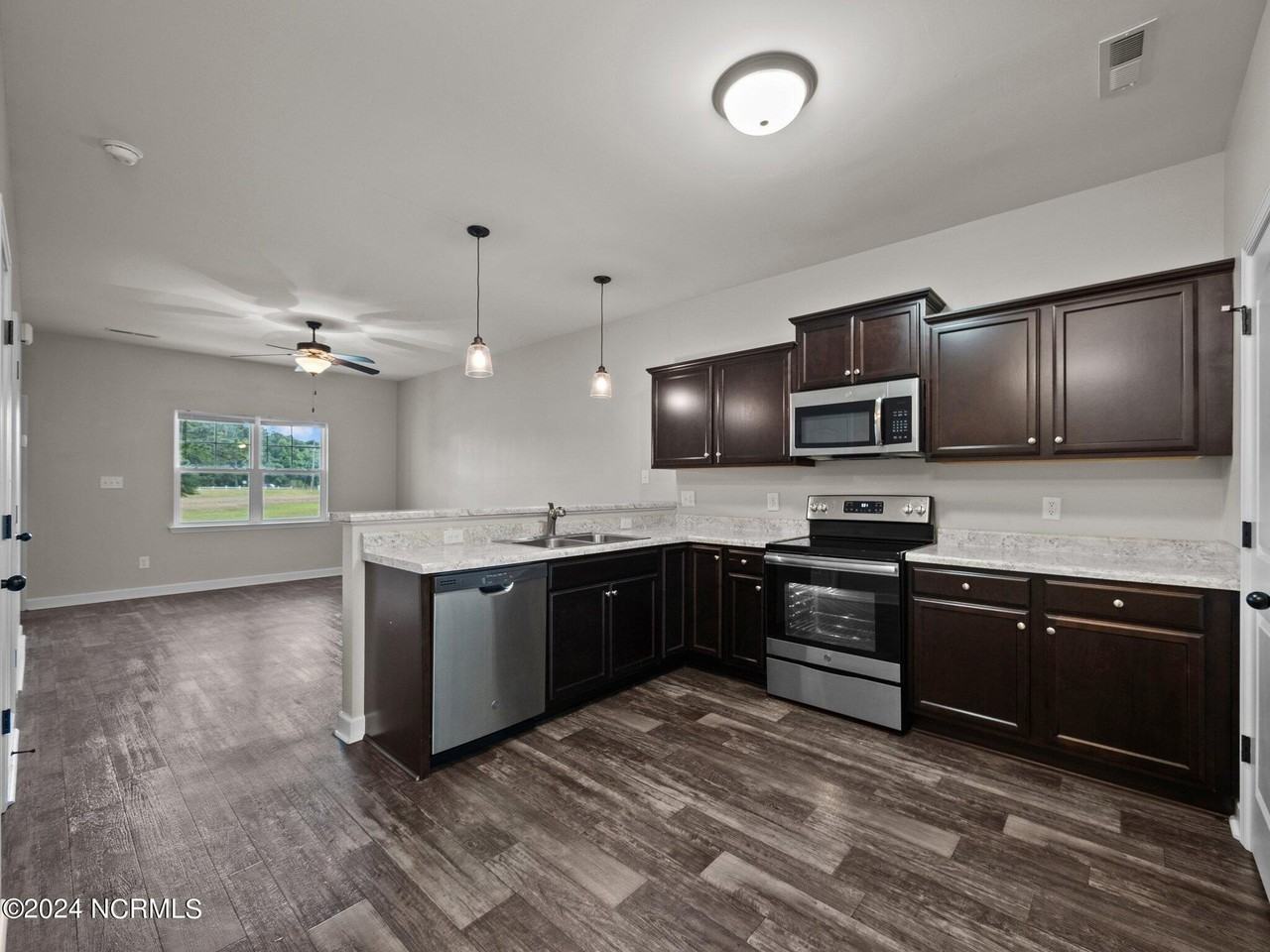 305 Justice Farm Dr - Photo 7 of 29