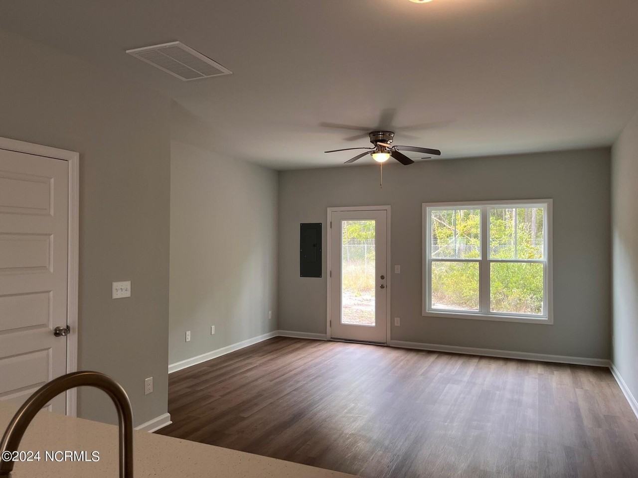 198 Buckhorn Ave - Photo 4 of 14
