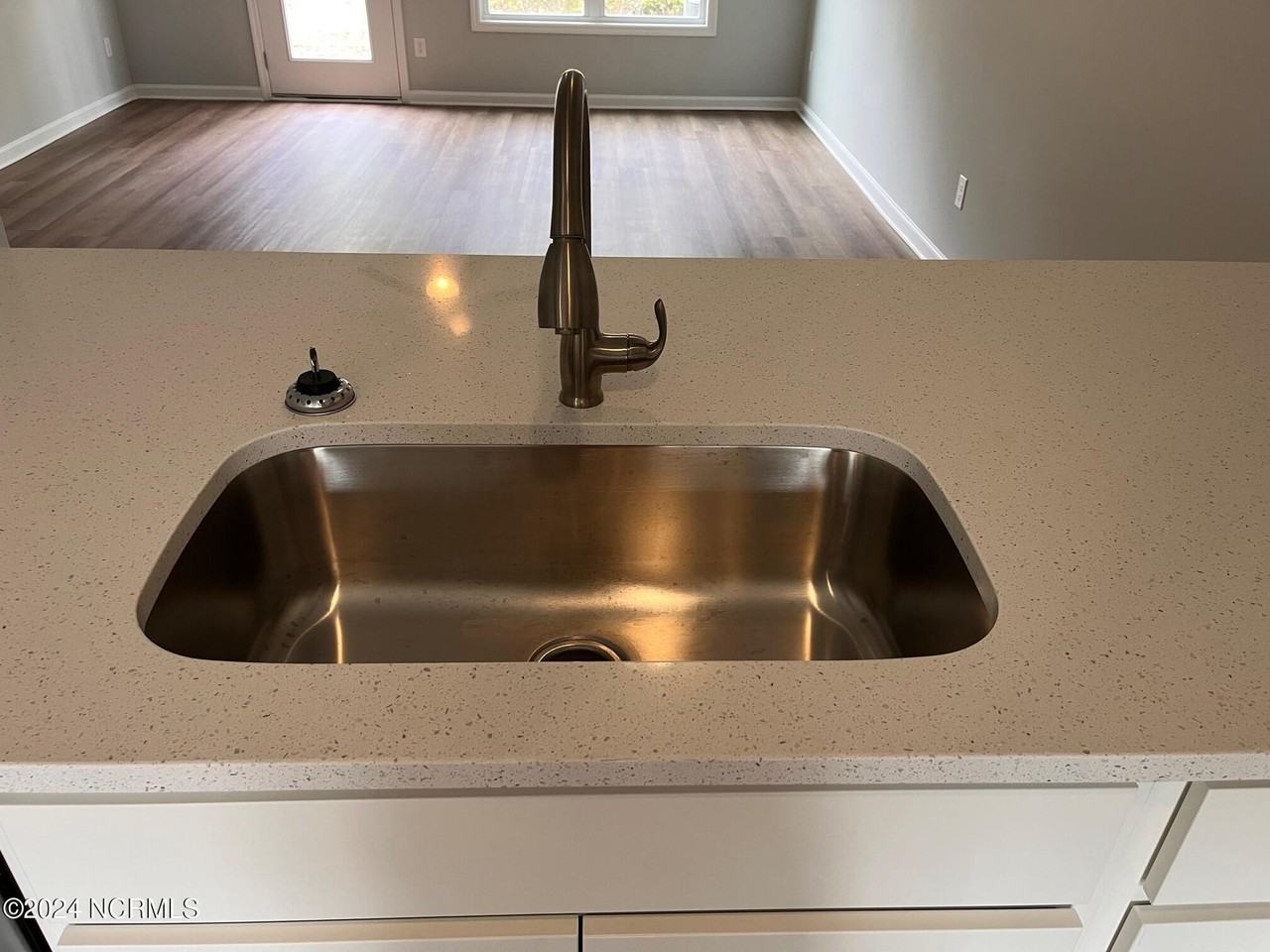 198 Buckhorn Ave - Photo 5 of 14