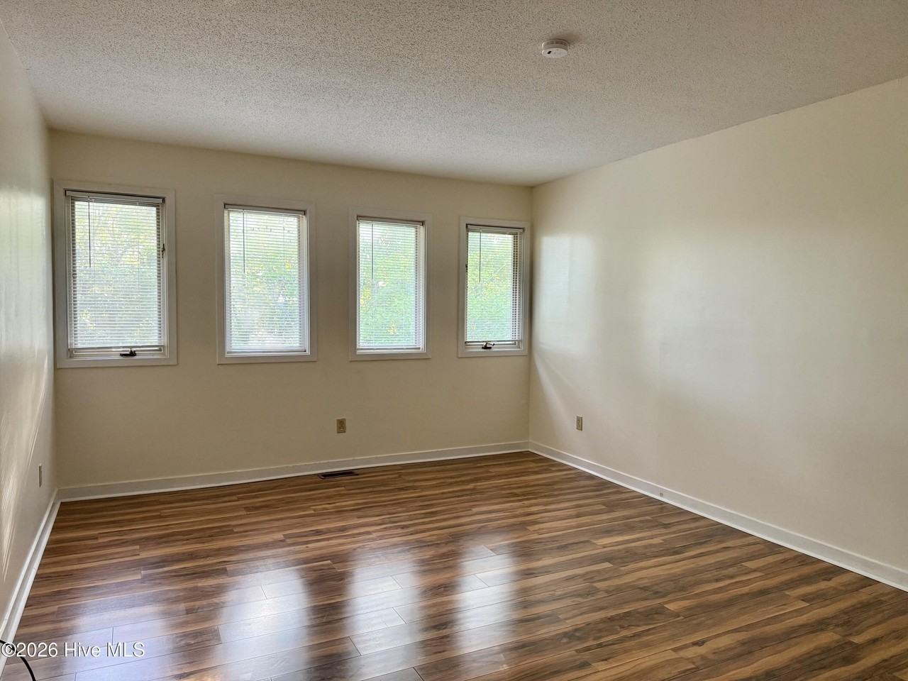 1410 Harbourside Dr - Photo 7 of 13