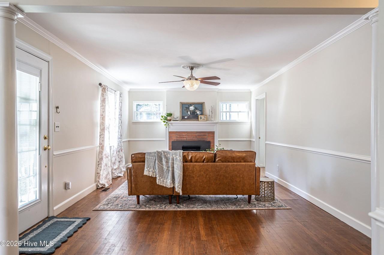 435 W Baltimore Ave - Photo 3 of 28