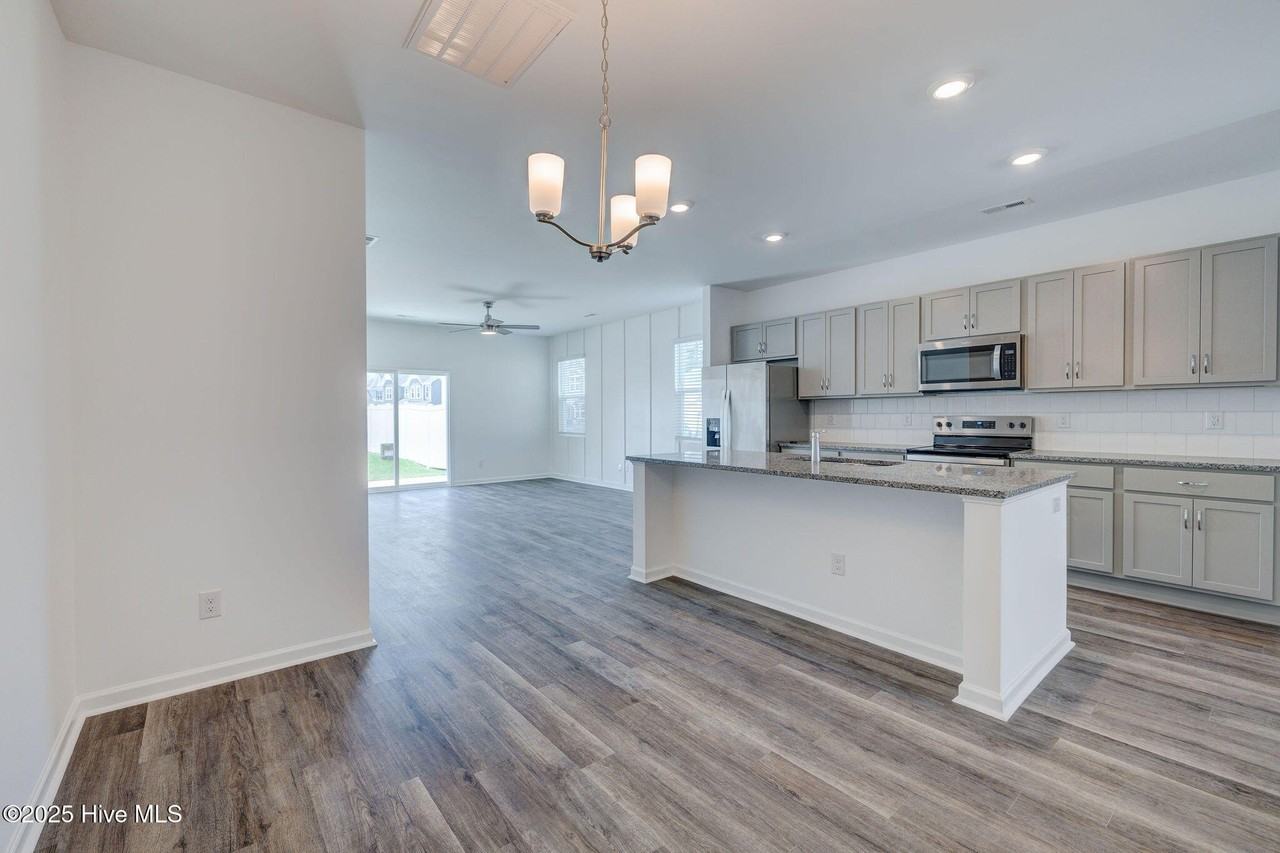 7110 Fisk Dr Ne - Photo 5 of 22
