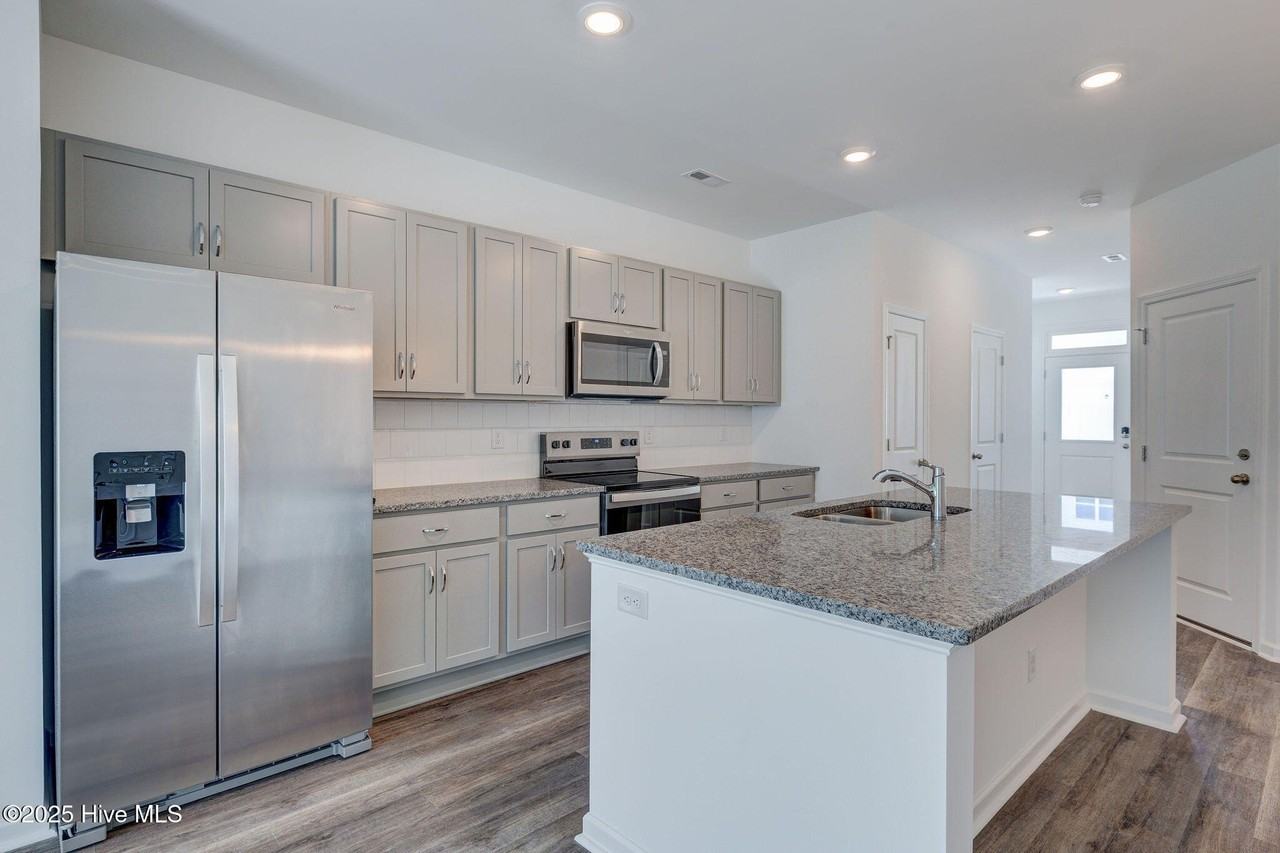 7110 Fisk Dr Ne - Photo 6 of 22