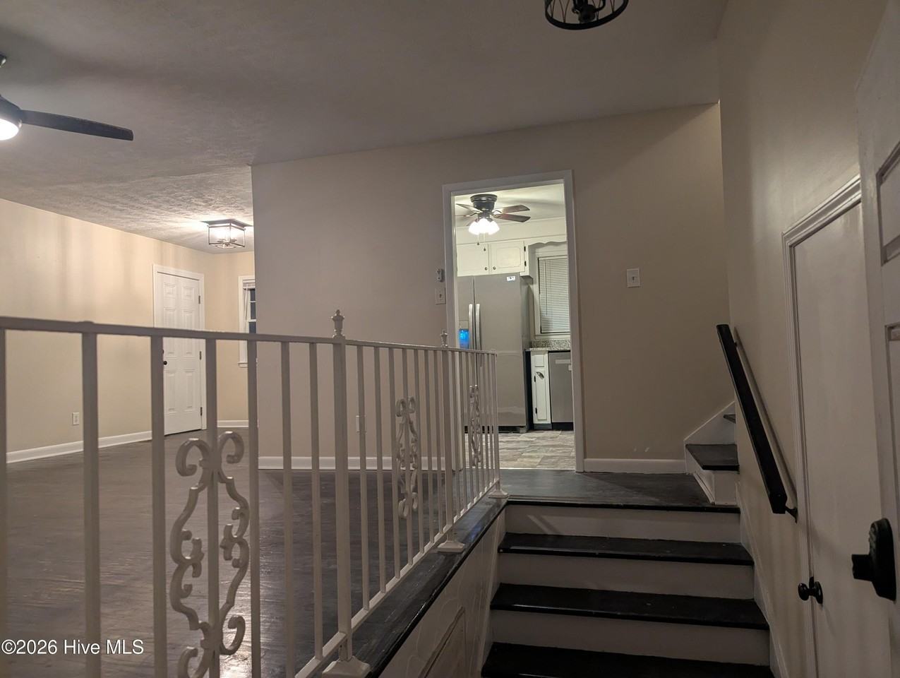 1020 Riverside Cir - Photo 2 of 32