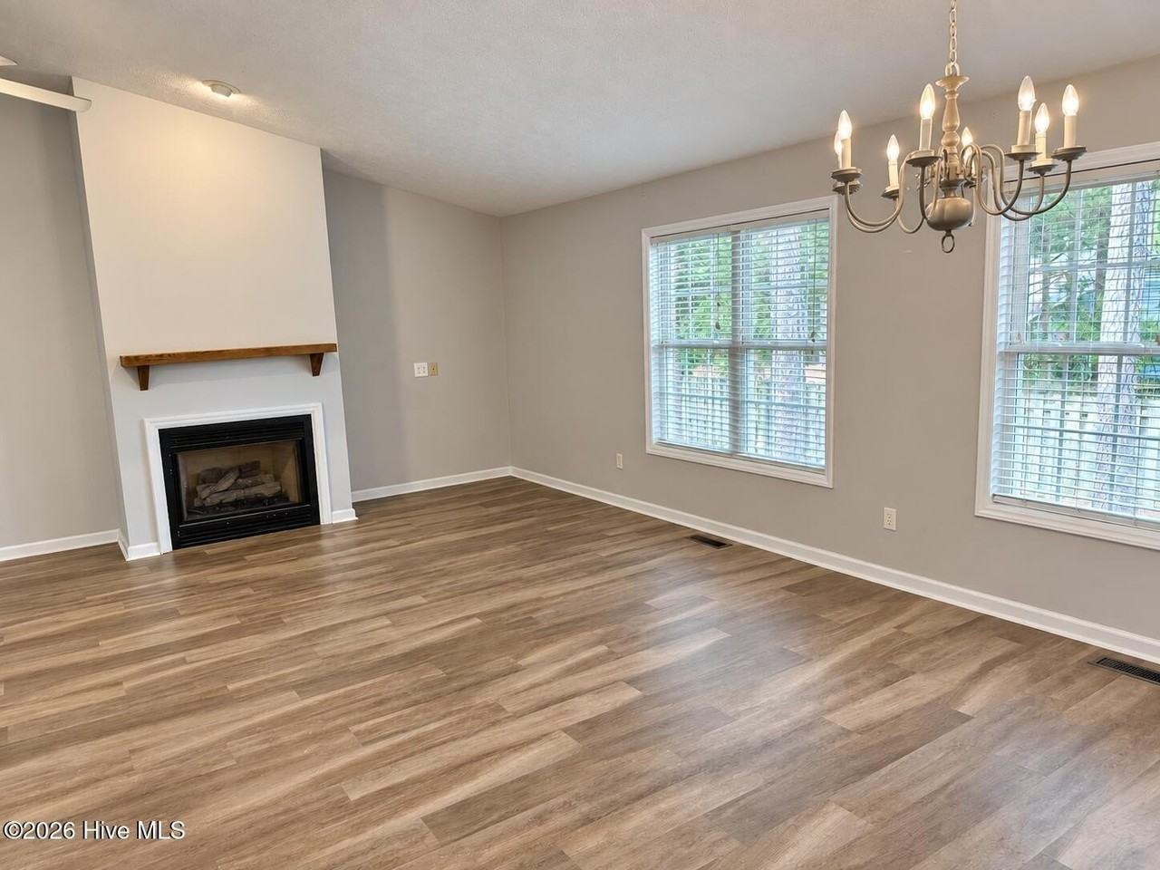 25 Fox Run Rd - Photo 4 of 15