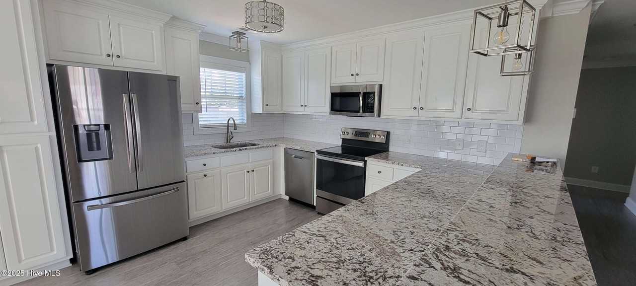 3924 Pensacola Dr - Photo 4 of 14
