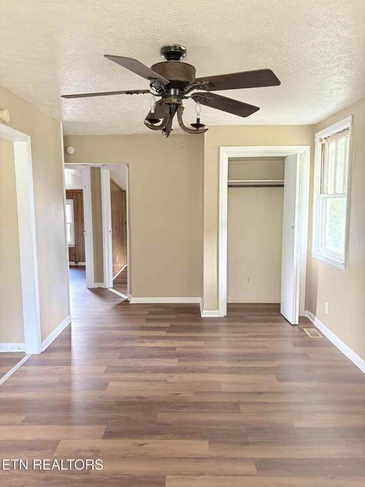 112 Zeni Ln - Photo 2 of 7