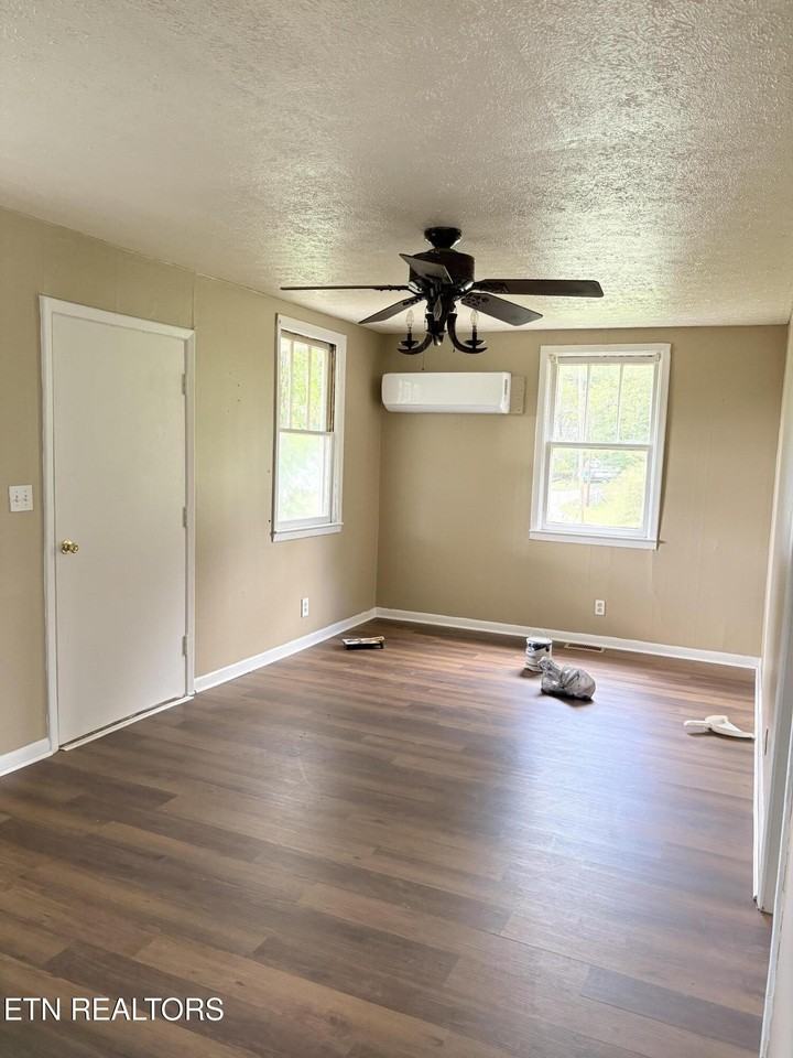 112 Zeni Ln - Photo 3 of 7