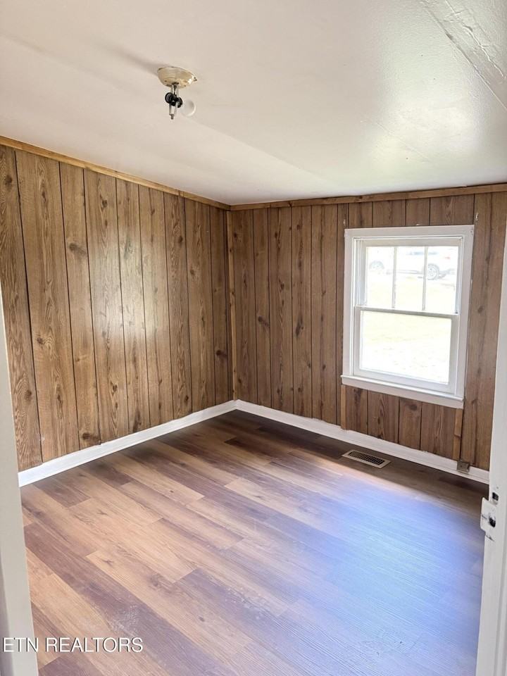 112 Zeni Ln - Photo 4 of 7