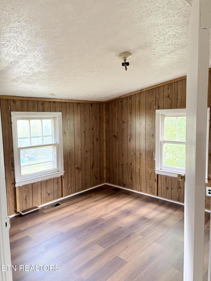 112 Zeni Ln - Photo 5 of 7