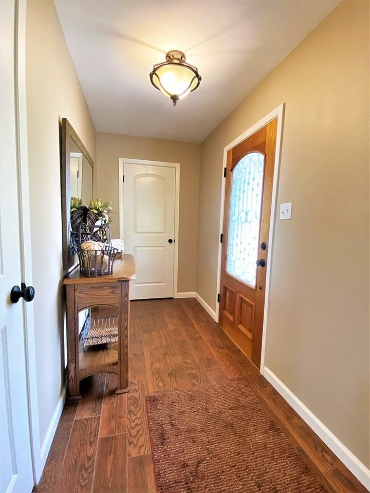 216 Loma Vista Dr - Photo 3 of 23