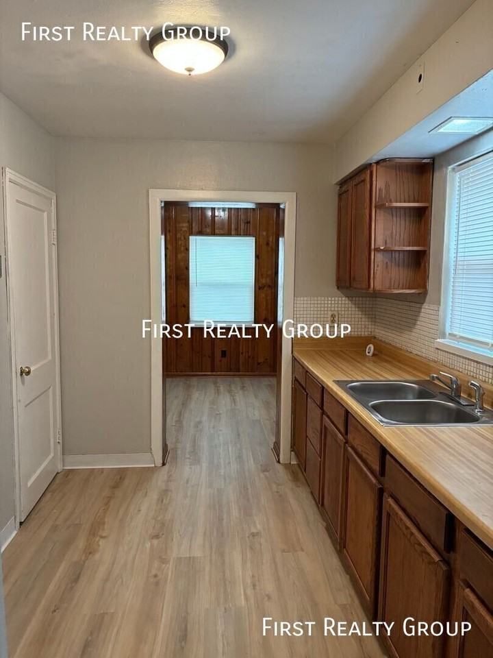 3111 Princeton Dr - Photo 4 of 11