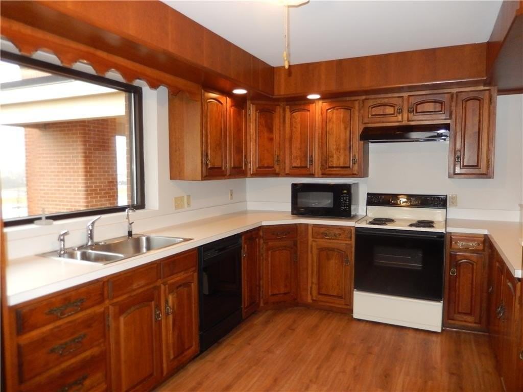 4240 W Tilghman St - Photo 3 of 17