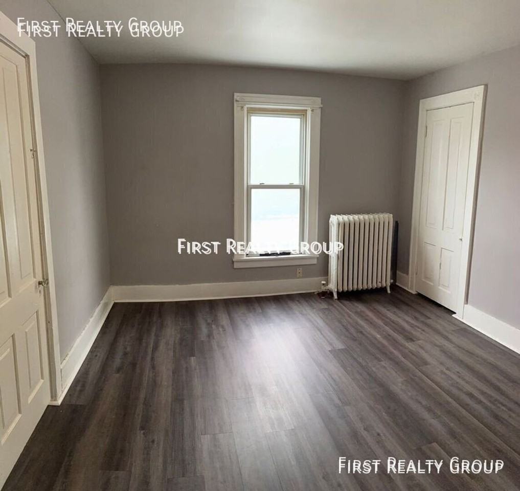 908 Washington Ave #C - Photo 7 of 9